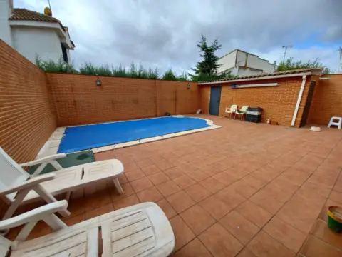 Chalet pareado en calle del Tamarizo