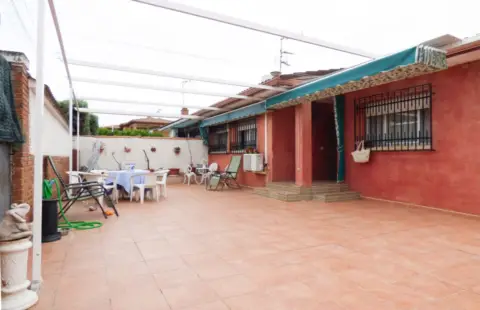 Chalet pareado en Villa del Prado