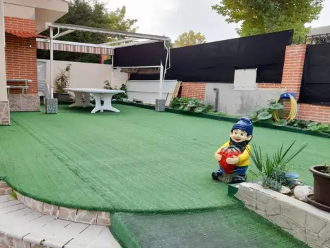 Chalet pareado en Batres