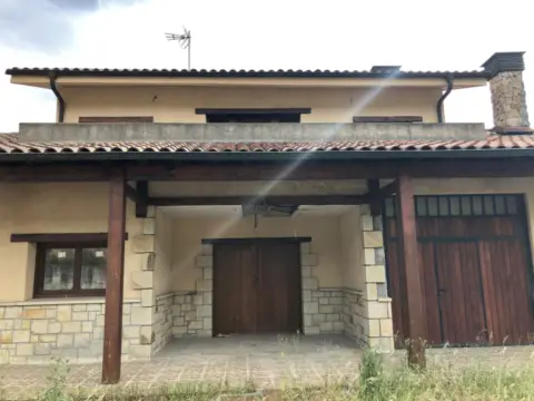 Chalet en Barrio de Mendraka