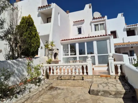 Casa adosada en calle Torrebadum, nº 3
