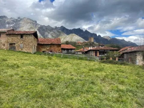 Casa unifamiliar en Barrio de Mogrovejo