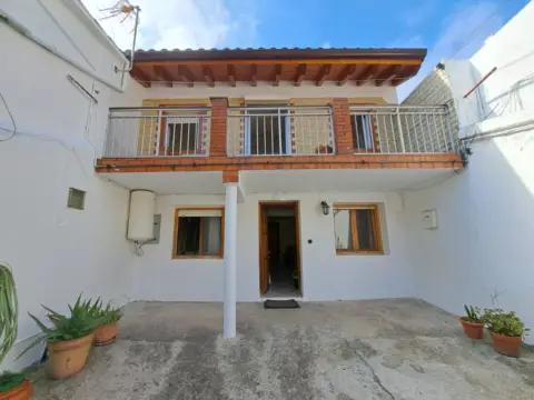 Casa adosada en calle de Piélagos