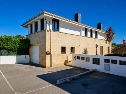 Chalet unifamiliar en Barrio de Camargo Barros