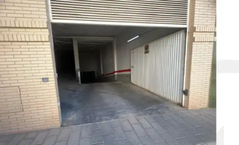 Garaje en calle del Amanecer