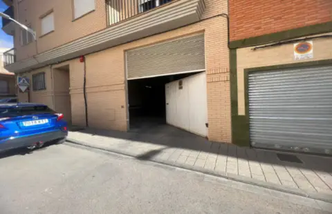 Garaje en calle del Amanecer