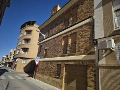 Casa adosada en calle Acuario