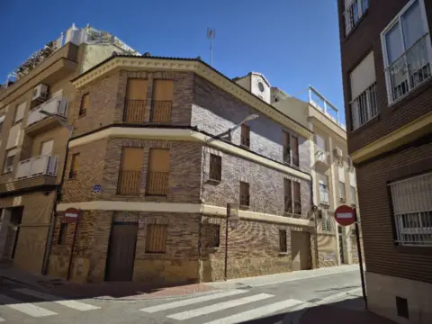 Casa adosada en calle Acuario