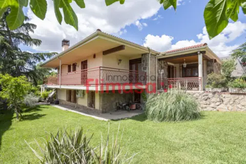 Chalet unifamiliar en calle de Miravalles