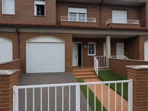 Chalet adosado en calle Pedro González Armas