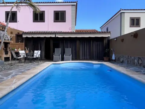 Chalet pareado en calle Acebiño