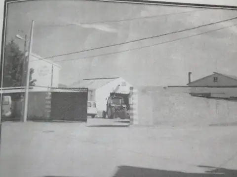 Nave comercial en calle del Caño, 6