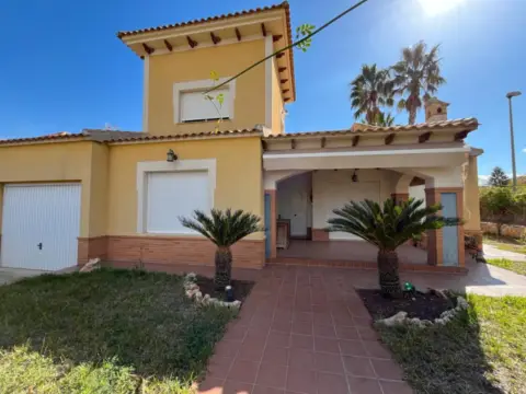 Chalet unifamiliar en Urbanización La Glorieta