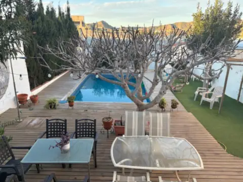 Chalet pareado en Avenida Reina Sofia