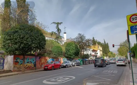 Piso en calle Junto A Crta. La Sierra,20