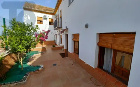 Casa adosada en calle Zenete