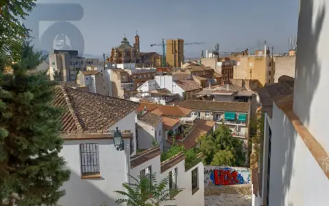 Casa adosada en calle Zenete