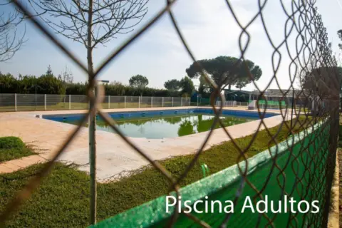 Chalet unifamiliar en Urbanización Camping de La Algabarra