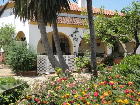 Chalet unifamiliar en Urbanización Cortijos del Alcor, 1