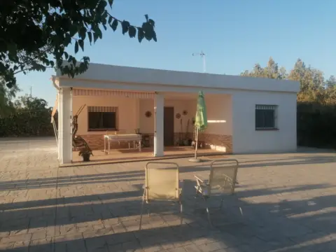 Chalet unifamiliar en Urbanización Corzo