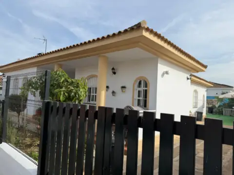 Chalet unifamiliar en calle del Alhelí