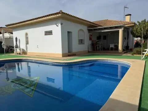 Chalet unifamiliar en calle del Alhelí