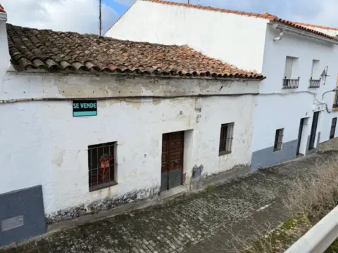 Casa adosada en Carretera Fregenal de la Sierra, 23