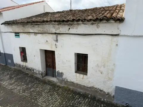 Casa adosada en Carretera Fregenal de la Sierra, 23
