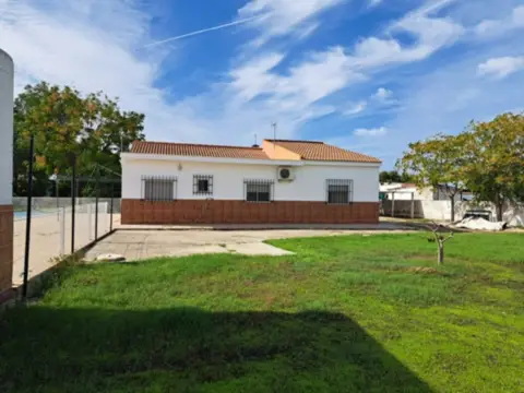 Chalet unifamiliar en Urbanización Jinetes, 170