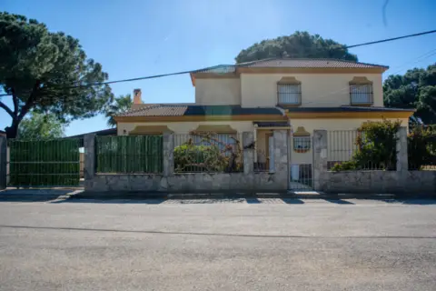 Chalet unifamiliar en Urbanización Pino Grande, 1