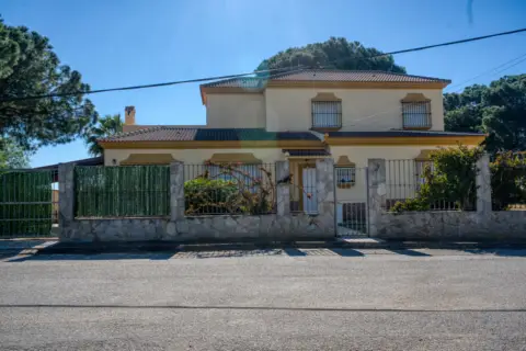 Chalet unifamiliar en Urbanización Pino Grande, 1