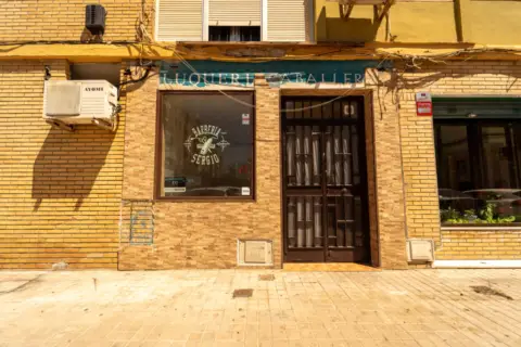 Local comercial en calle Azafatas