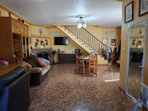 Chalet unifamiliar en Valdeastillas-Fuentezuelas