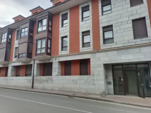 Piso en Avenida Vega de Santiago, nº 1