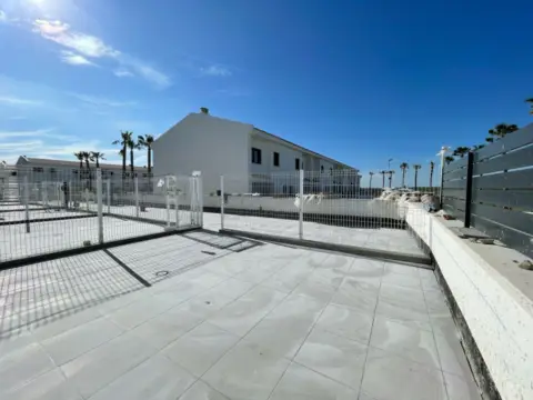 Casa adosada en calle de Hernán Cortés