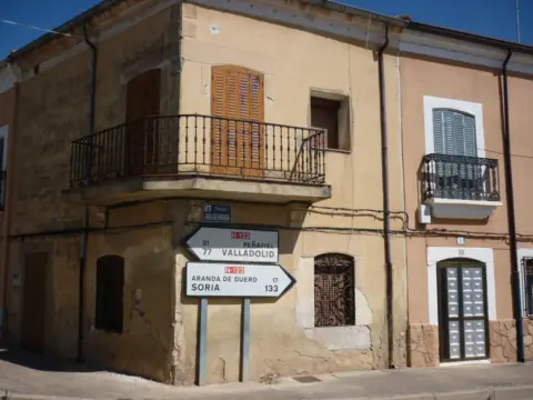 Terraced house in calle Diego Arias