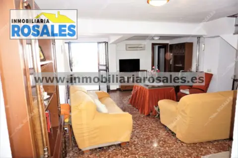 Casa adosada en Plaza de la Marinalba