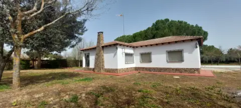 Chalet rústico en Carretera N-430 - Km 0