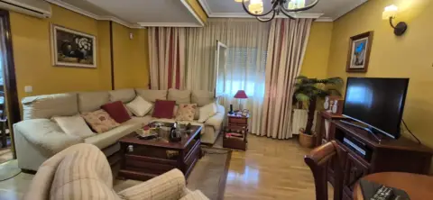 Chalet adosado en calle de Suiza