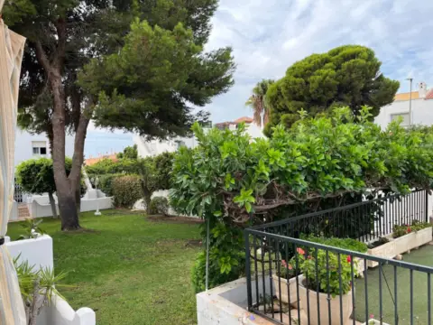 Casa adosada en calle de Francisco Javier Cervantes y Sanz de Andino