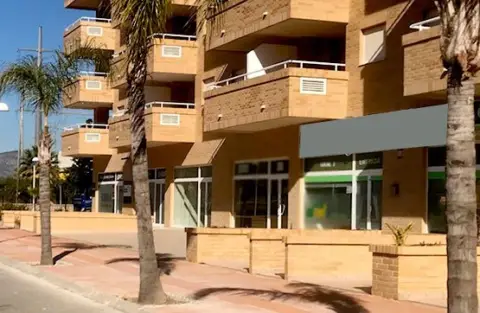 Local comercial en Avenida de la Central