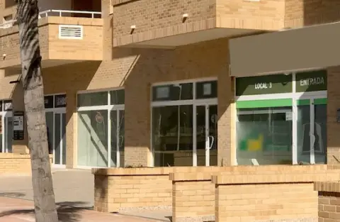Local comercial en Avenida de la Central