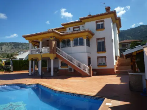 Detached house on Avenida del Reino Unido