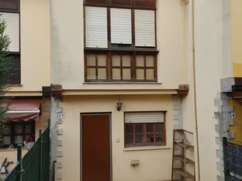 Casa adosada en calle El Pontarron, nº 23