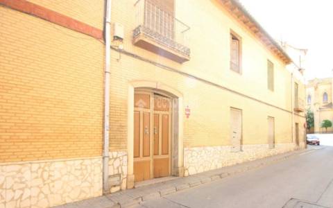 Casa adosada en Residencial Triana-Barrio Alto-Híjar