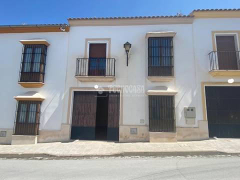 Casa adosada en calle Marinaleda