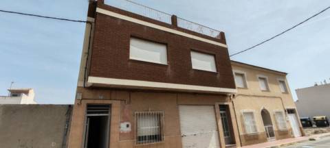 Casa en calle de Andrés Segovia, 27