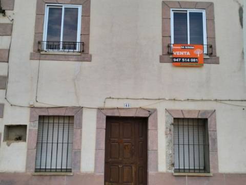Casa rústica en calle de Don Mariano Revenga, 32