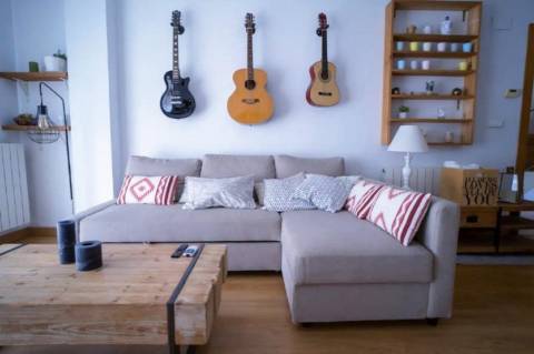 Mueble cama abatible con amplio sofá al frente - Sofas Camas Cruces