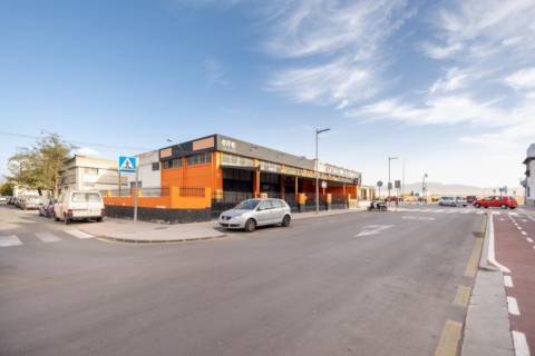 Commercial space in San Cayetano